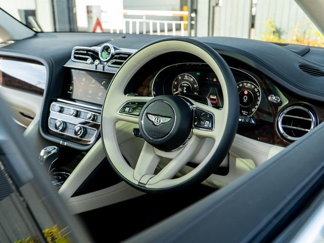BENTLEY Bentayga Photo 17