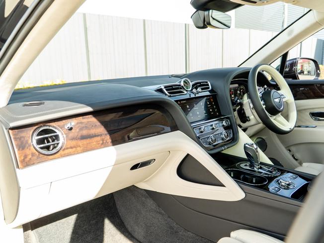 BENTLEY Bentayga Photo 2