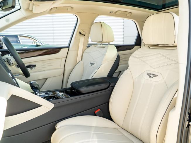 BENTLEY Bentayga Photo 22