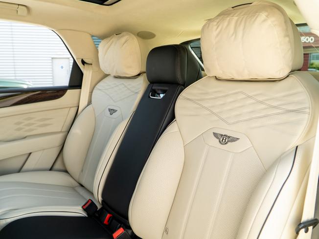 BENTLEY Bentayga Photo 23