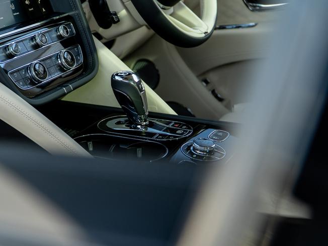 BENTLEY Bentayga Photo 30