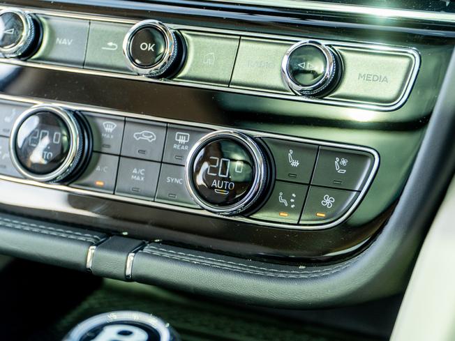 BENTLEY Bentayga Photo 34