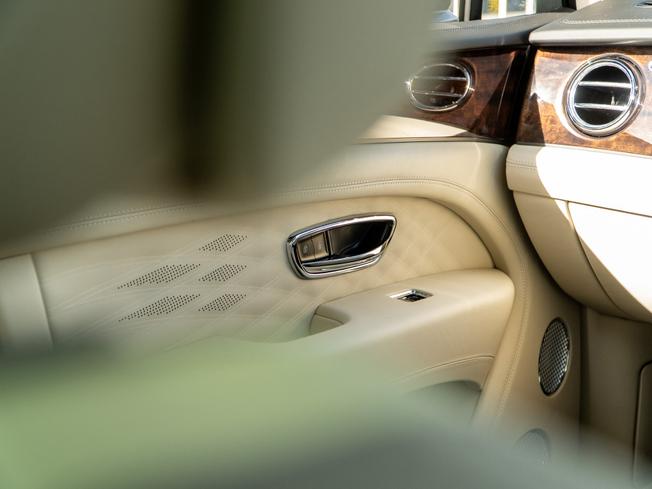 BENTLEY Bentayga Photo 36