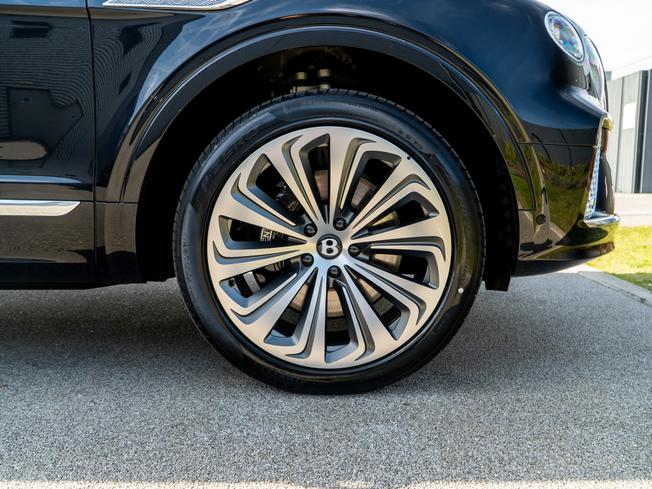 BENTLEY Bentayga Photo 6