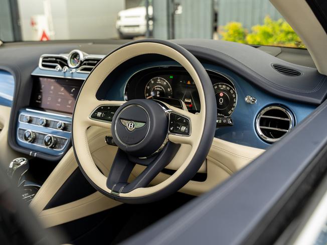 BENTLEY Bentayga Photo 11