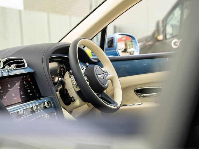 BENTLEY Bentayga Photo 12