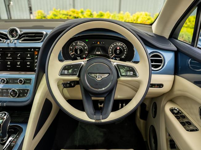 BENTLEY Bentayga Photo 19