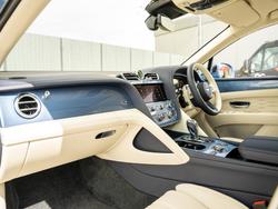 BENTLEY Bentayga Photo 2