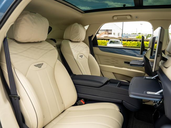 BENTLEY Bentayga Photo 21