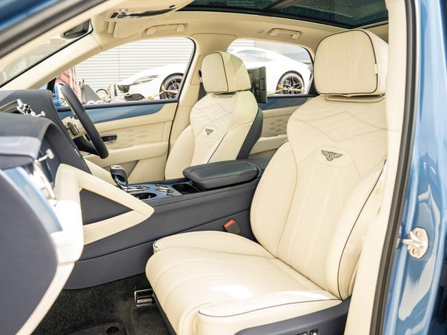 BENTLEY Bentayga Photo 24