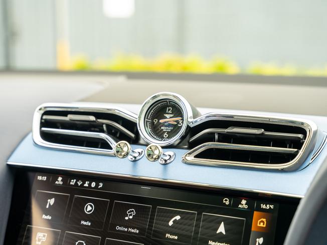 BENTLEY Bentayga Photo 30