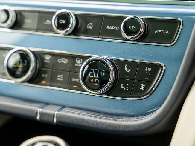 BENTLEY Bentayga Photo 32