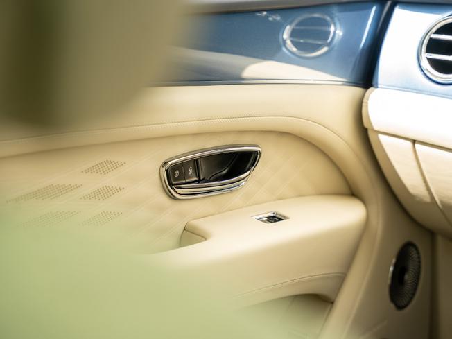 BENTLEY Bentayga Photo 36