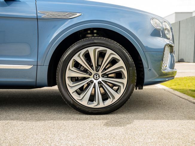 BENTLEY Bentayga Photo 6