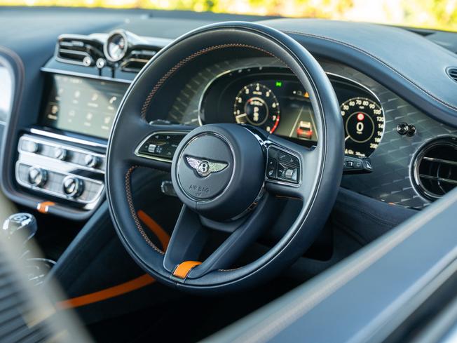 BENTLEY BENTAYGA Photo 17