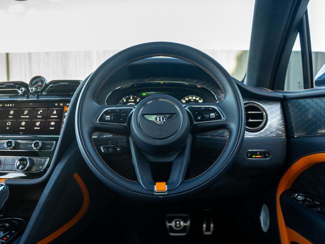 BENTLEY BENTAYGA Photo 19