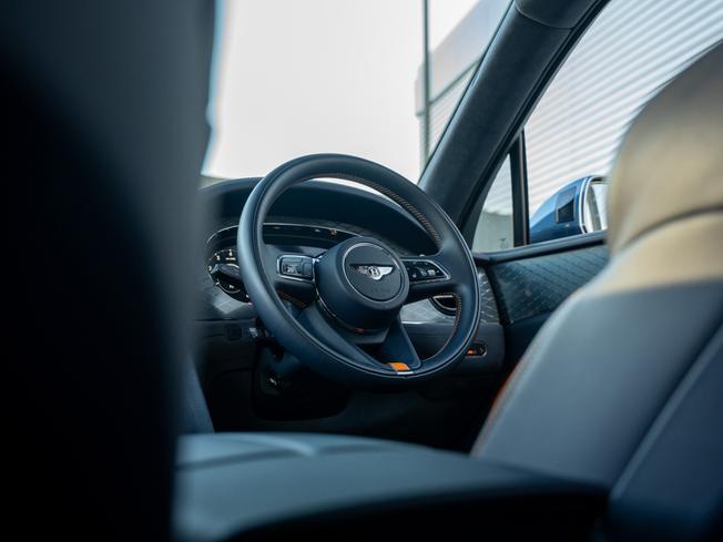 BENTLEY BENTAYGA Photo 21