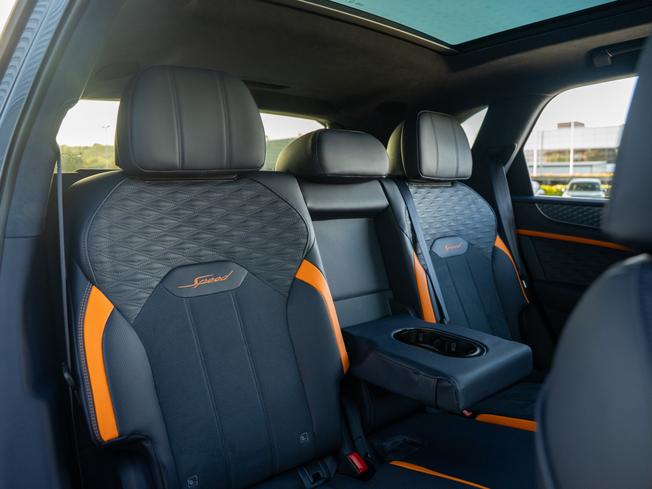 BENTLEY BENTAYGA Photo 26