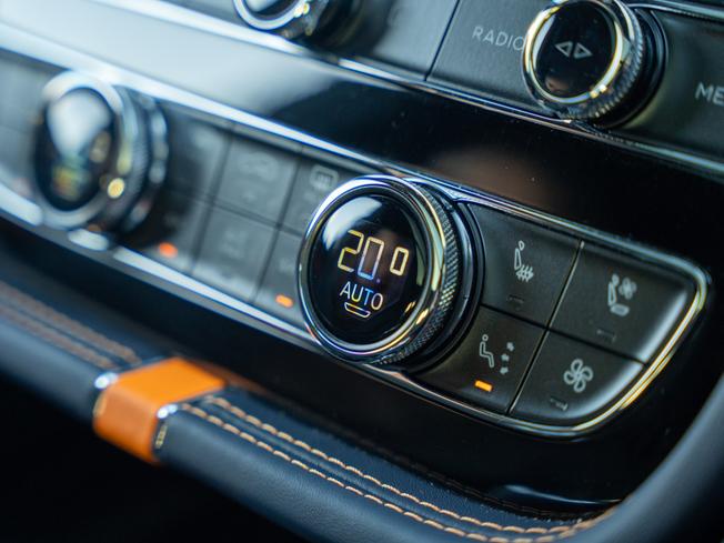 BENTLEY BENTAYGA Photo 30