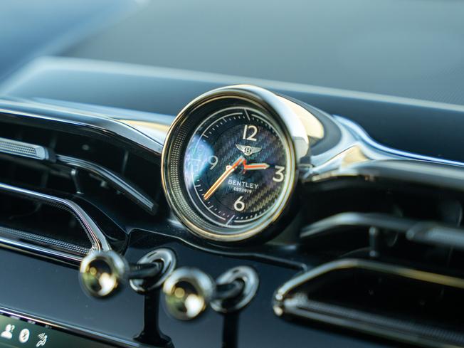 BENTLEY BENTAYGA Photo 31