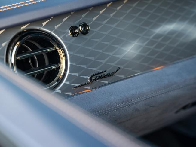 BENTLEY BENTAYGA Photo 32