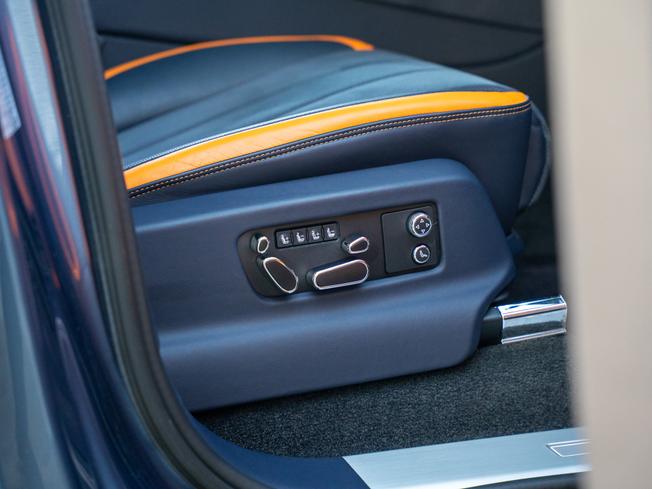 BENTLEY BENTAYGA Photo 34