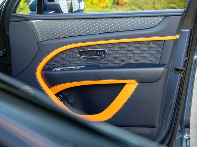 BENTLEY BENTAYGA Photo 39