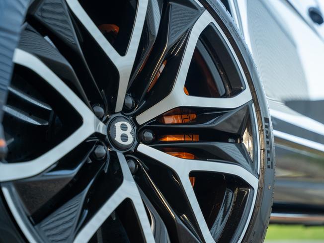 BENTLEY BENTAYGA Photo 50