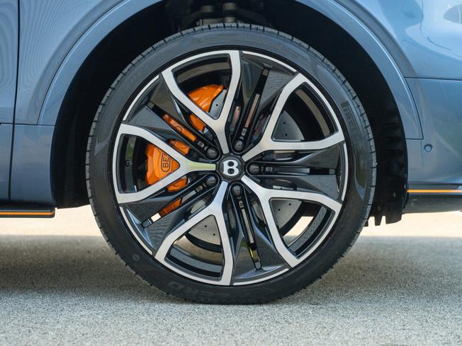 BENTLEY BENTAYGA Photo 6