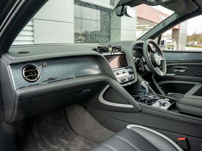 BENTLEY Bentayga Photo 2