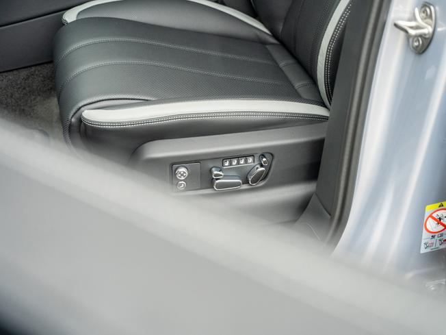 BENTLEY Bentayga Photo 30