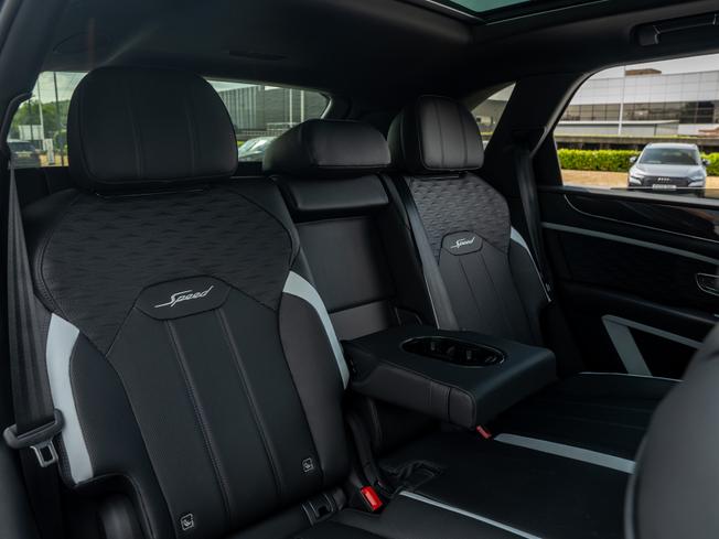BENTLEY Bentayga Photo 26