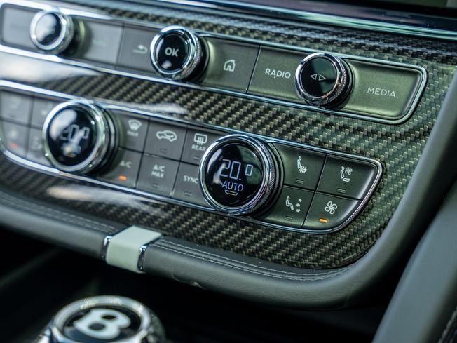 BENTLEY Bentayga Photo 30