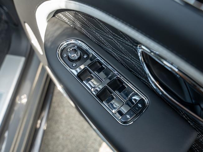 BENTLEY Bentayga Photo 32