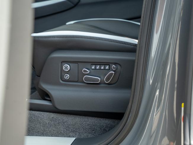 BENTLEY Bentayga Photo 37