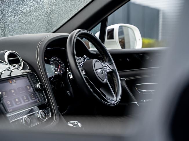 BENTLEY Bentayga Photo 12