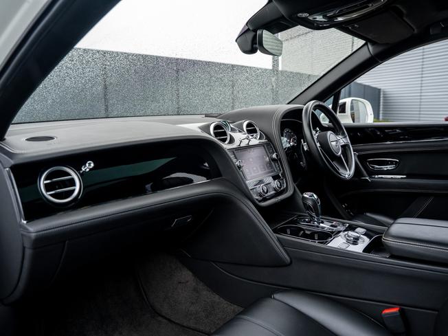 BENTLEY Bentayga Photo 2