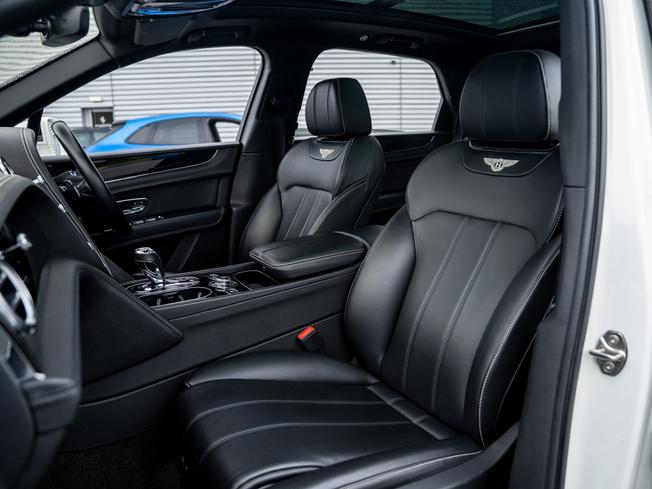 BENTLEY Bentayga Photo 21