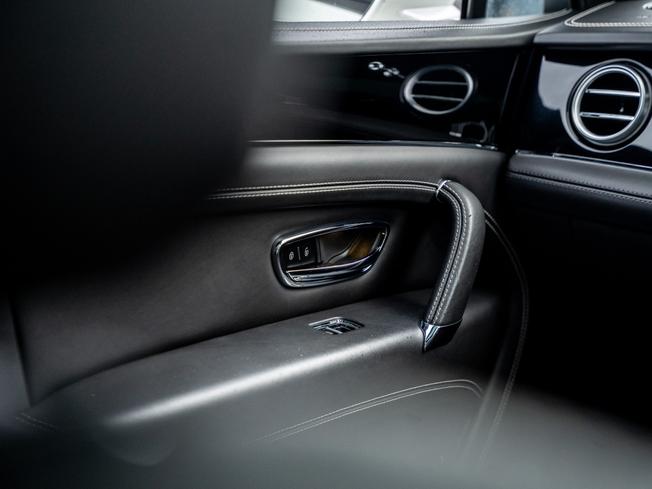 BENTLEY Bentayga Photo 30
