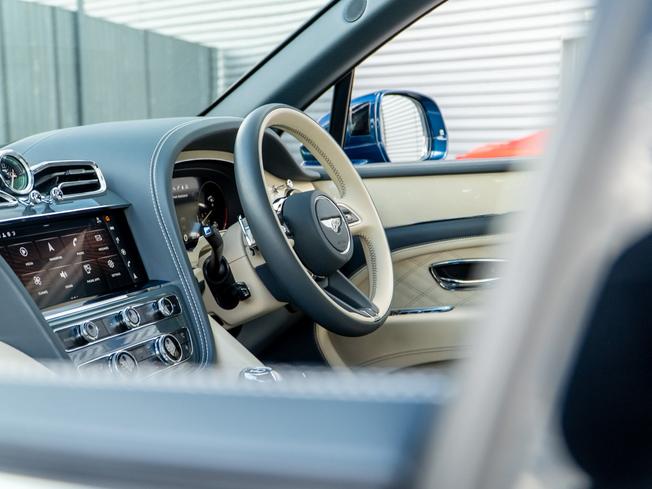 BENTLEY Bentayga Photo 17