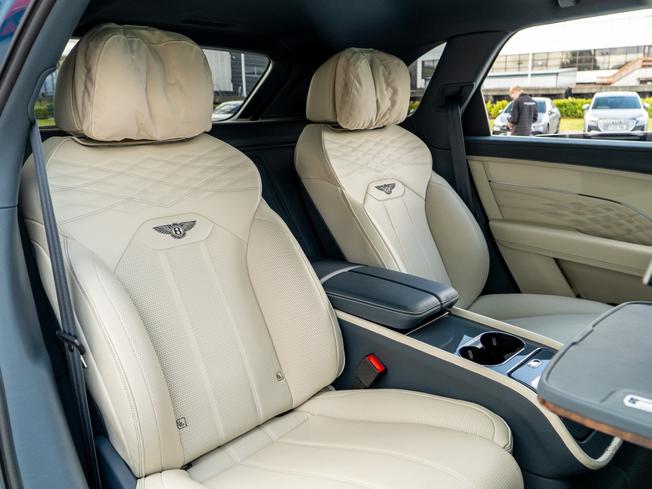 BENTLEY Bentayga Photo 22