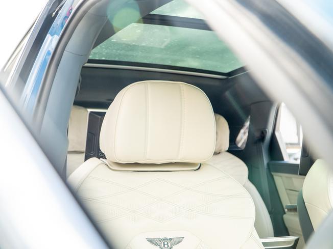 BENTLEY Bentayga Photo 26
