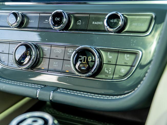 BENTLEY Bentayga Photo 36