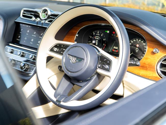 BENTLEY Bentayga Photo 16