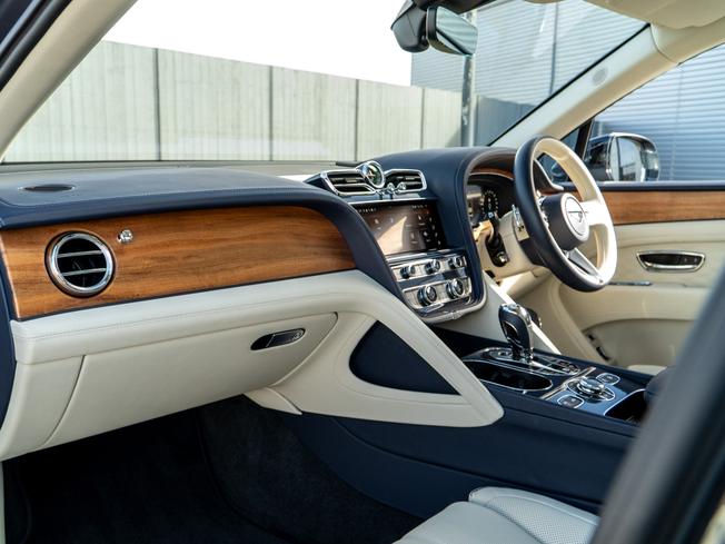 BENTLEY Bentayga Photo 2