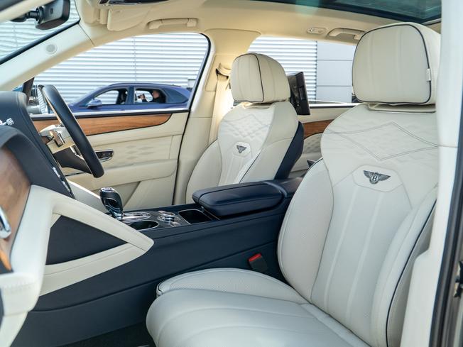 BENTLEY Bentayga Photo 23