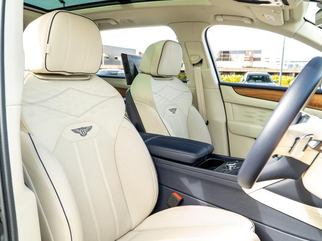 BENTLEY Bentayga Photo 25