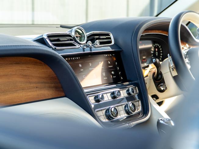 BENTLEY Bentayga Photo 32