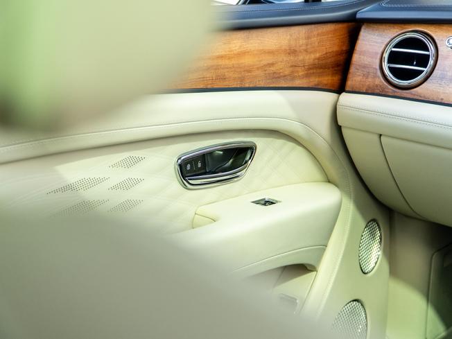 BENTLEY Bentayga Photo 46