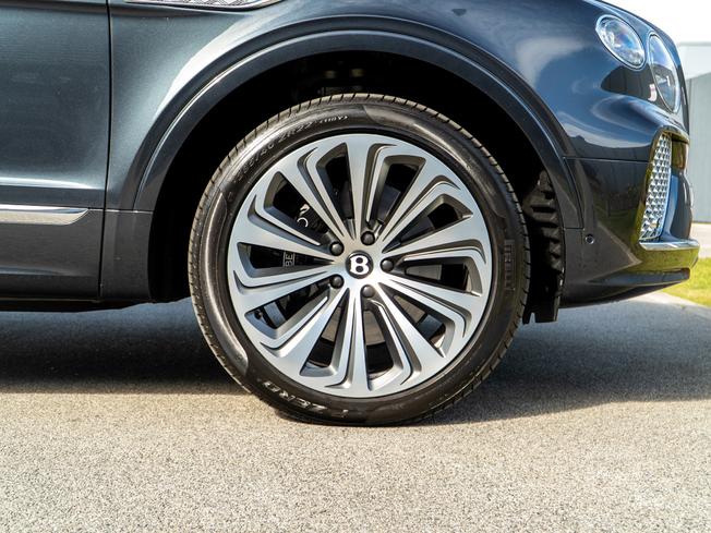 BENTLEY Bentayga Photo 6